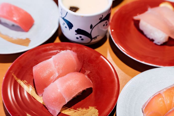 スシロー、今度は「マグロ偽装」疑惑で株価下落。原因はお客さま相談窓口の認識違いと釈明も「キハダじゃなくメバチとイキったのが悪い」との声も