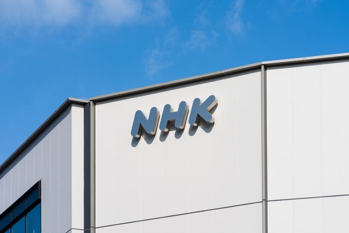 NHK副会長の息子局員、副業禁止のはずが“ラノベ執筆でアニメ化”報道が波紋。それでも売れっ子作家よりもNHK職員のほうが断然儲かる？