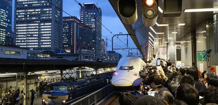 Railfan_at_Tokyo_station