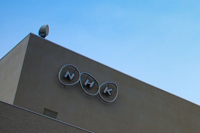 NHK男性アナ、女性アナ宅に不法侵入で逮捕。“オートロックすり抜け”は最早NHKの伝統芸？続出する不祥事にアノNHK党からも呆れ返る反応