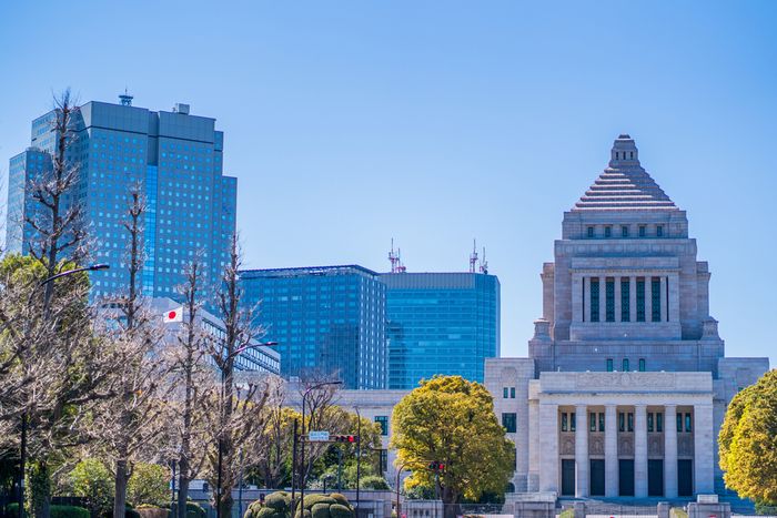 相場の「5分の1」議員宿舎の安すぎ家賃“さらなる値下げ”に渦巻く批判。維新以外は賛成で決定と議員特権死守のためなら足並み揃う与野党に広がる失望