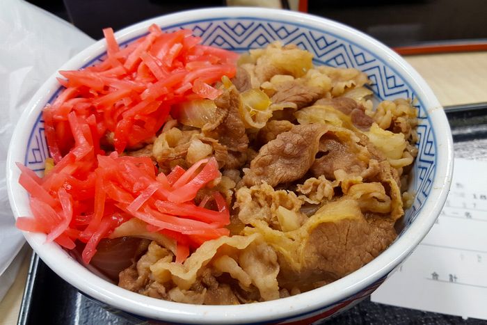 吉野家“紅ショウガ直喰い”迷惑動画で捕まったのは阪神ファン？「笑かしたいと思った」30代男らの軽薄な動機に「大阪人なのに笑いのセンスゼロ」との声