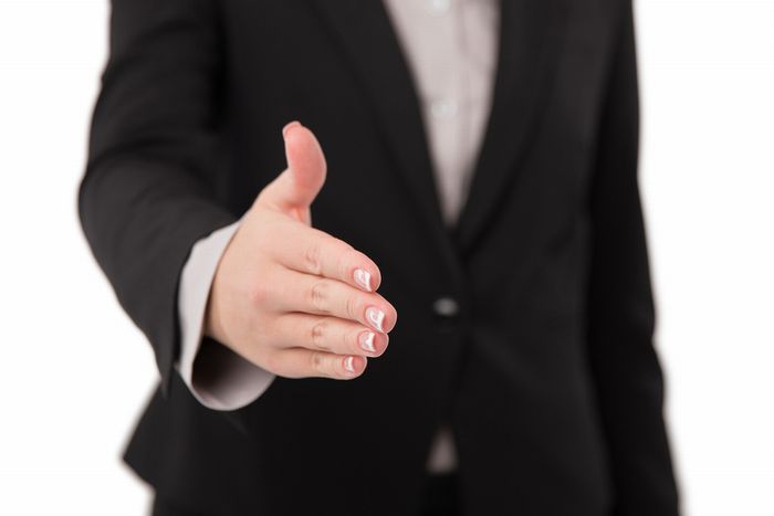 政府、就活生への卑劣な“オワハラ”禁止を企業に要請も「元凶は新卒至上主義」との声が噴出。早くも“有名無実化”を予測する見方も