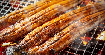 Baking,Eels,At,An,Eel,Restaurant,In,Japan