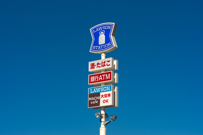 ローソン「盛りすぎチャレンジ」今年もスタート。ロールケーキの“価格上昇”に驚く声、さらに「KDDIも盛りすぎチャレンジ？」など様々な反応