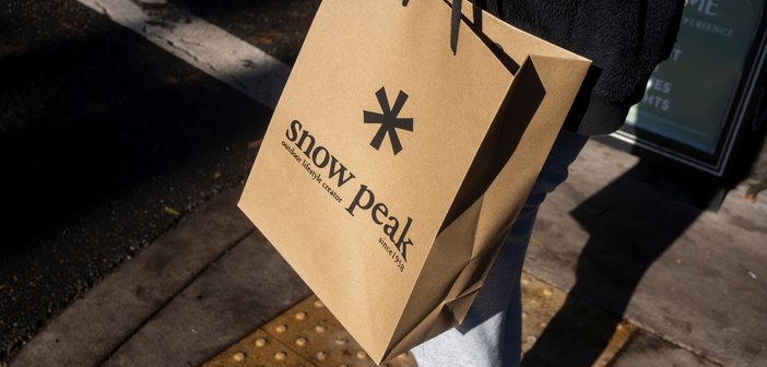 Portland,,Or,,Usa,-,Nov,8,,2021:,A,Shopper,Carries