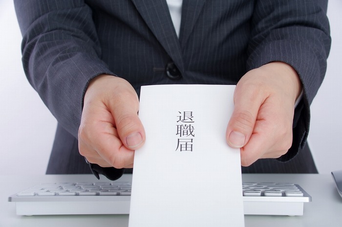 退職代行、依頼件数が過去最高ペース？「クズみたいなサービス」「就業規則で使用禁止に」と雇用側からは苛立ちの声が多数