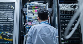 データセンター建設ラッシュで関連銘柄に投資妙味。生成AI特需で株価上昇が見込める日本企業3社＝田嶋智太郎