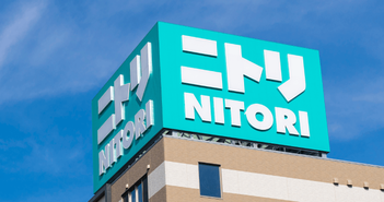 ニトリ株価半減…買い時か待ちか？デフレ王者が直面する円安・客離れ・組織の三重苦＝栫井駿介