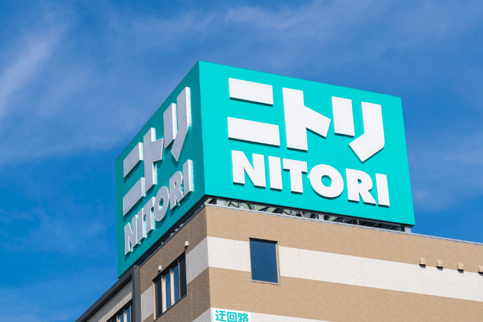 ニトリ株価半減…買い時か待ちか？デフレ王者が直面する円安・客離れ・組織の三重苦＝栫井駿介