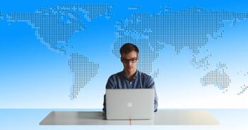 新興市場銘柄ダイジェスト：データセクは続伸、yutoriは急騰