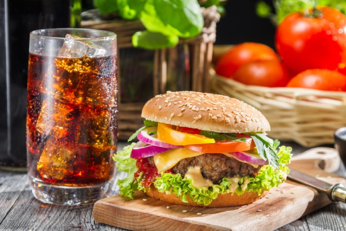 なぜAIバブルに踊る投資家は見落とすのか？砂糖水とジャンクフードを愛し続けた逆張り男の投資哲学＝鈴木傾城