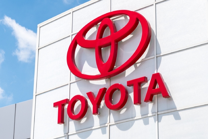 トヨタ、3期連続減益で株価下落…今が買い？長期投資家が注視すべき安定収益と投資リスク＝栫井駿介