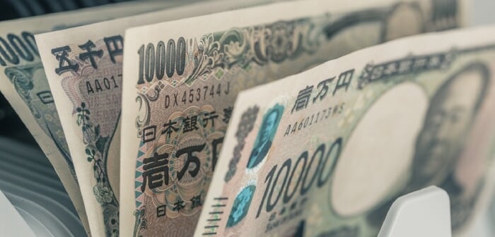 260609_yen_eye