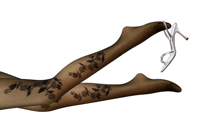 ストッキングを履いた女性の脚