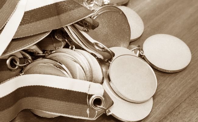 「五輪エンブレム撤回」新聞各紙はどう伝えたのか? 「五輪エンブレム撤回」新聞各紙はどう伝えたのか?