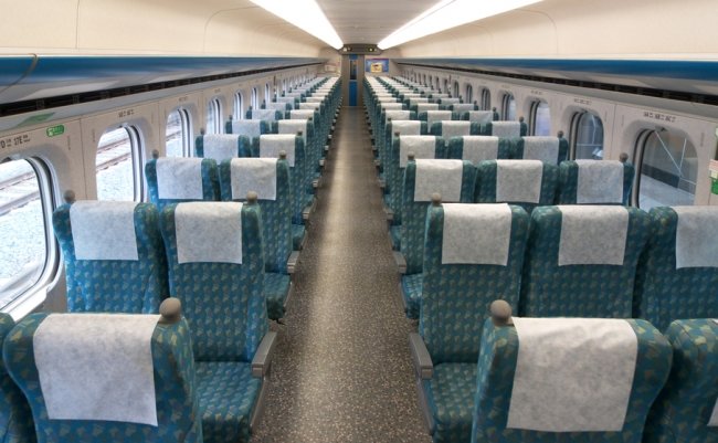 新幹線の自由席で「そこは僕たちの席です」とバカップルに絡まれた話