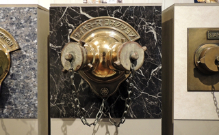 片仮名表記の送水口