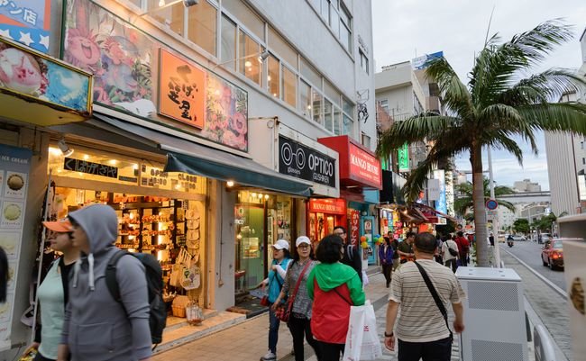 「爆買い」に湧く沖縄が、それでも「中国」を断らないといけない裏事情 「爆買い」に湧く沖縄が、それでも「中国」を断らないといけない裏事情