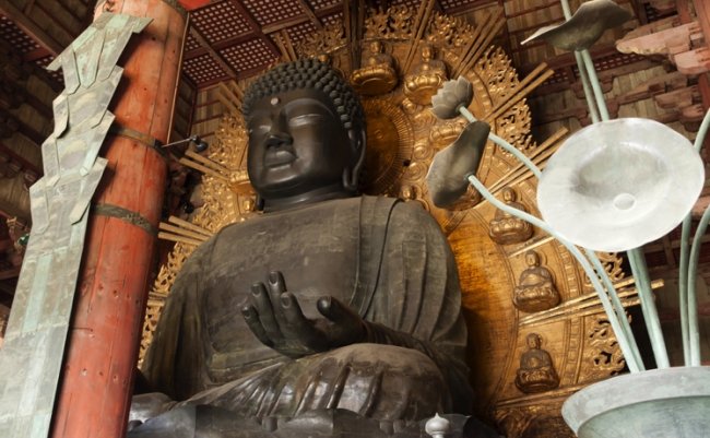 日本人の「仏教離れ」、その原因は時代遅れな戒名代？