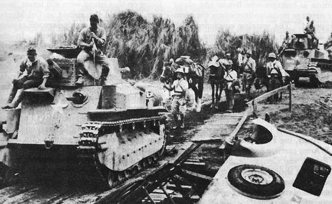 Japanese_light_tanks_moving_toward_Manila