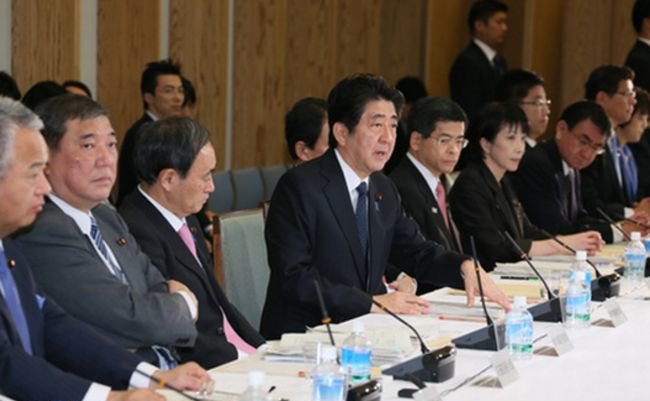 生活苦で子供なんて…貧困化する地方には、まず高級官僚を移住させよ 生活苦で子供なんて…貧困化する地方には、まず高級官僚を移住させよ