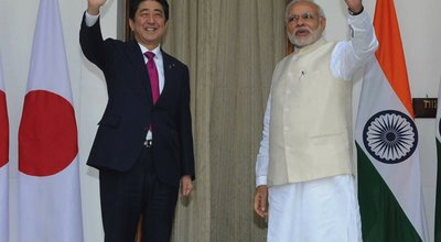 Japanese_PM_Shinzo_Abe_with_Indian_PM_Narendra_Modi_during_his_visit_to_India_at_Hyderabad_House,_New_Delhi copy