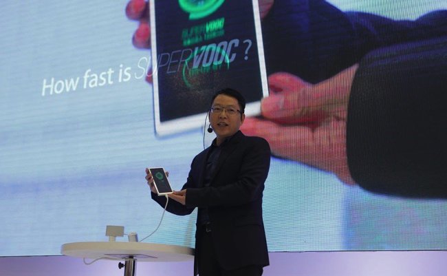 Cb6IUp7VAAApjjg.jpg-large