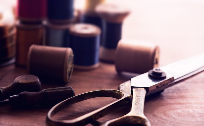 無駄なファスナーやボタンは安物の証し。中国の服が装飾だらけのワケ 無駄なファスナーやボタンは安物の証し。中国の服が装飾だらけのワケ