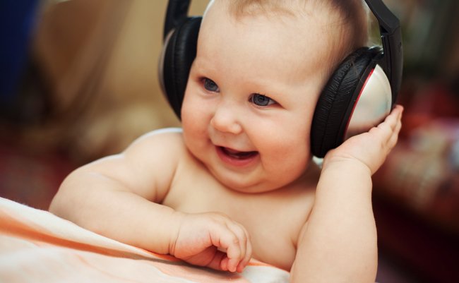 赤ちゃんは「800の音」を聞き分ける言語能力を持って生まれてくる