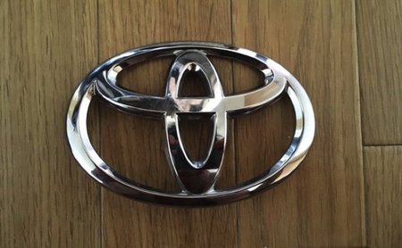 トヨタのエンブレム裏に驚愕の文字が刻印 コレマジモン まぐまぐニュース
