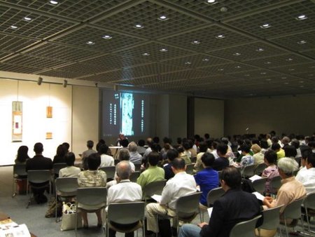 スライドを使用しての講義風景