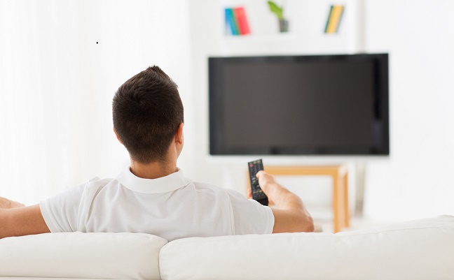 テレビを長時間見る人は、「エコノミー症候群」のリスクが高まる