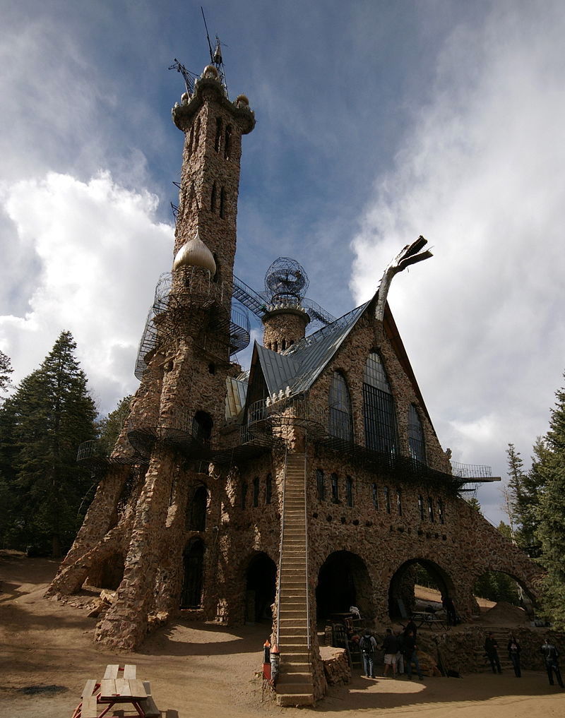 800px-Bishop_Castle2_Fairview_CO