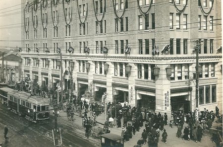 大正14年（1925年）。開店当時の松屋銀座