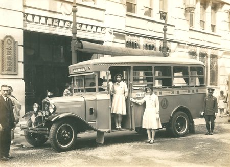 昭和6年（1931年）頃。顧客送迎自動車