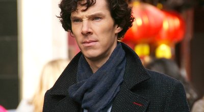 Benedict_Cumberbatch_filming_Sherlock_cropped2