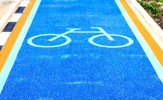 自転車の危ない逆走を止めろ。「自転車ナビライン」のビミョーな制度