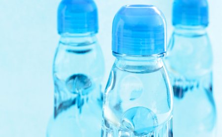 あのラムネ瓶の中にある「ビー玉」は、どうやって入れるのか