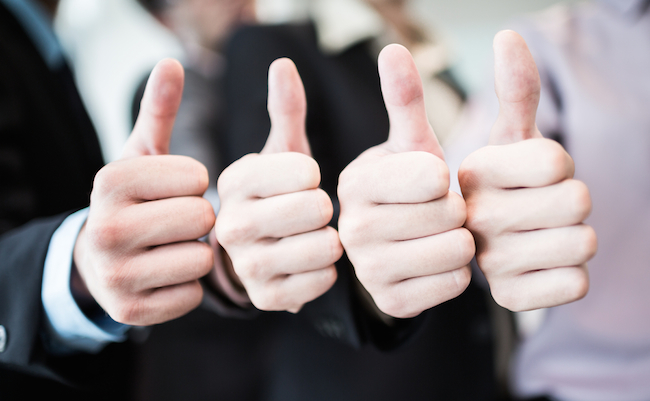 若手スタッフ褒めて伸ばす