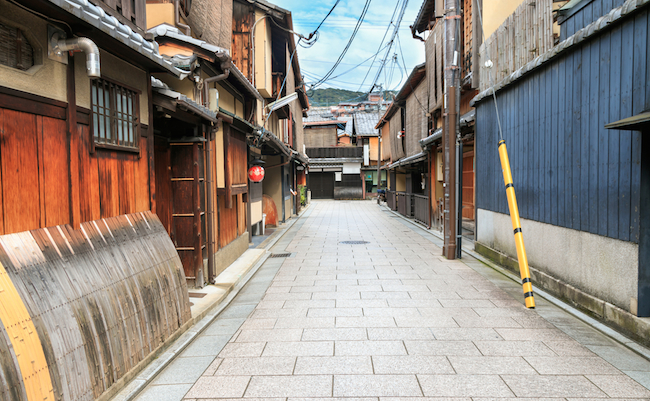 実は外が丸見え、狭すぎる間口。京の町家に隠された謎を解く旅へ