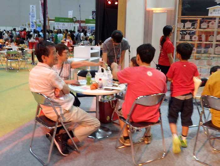 大人気のふるさと納税、そもそも自治体は「寄付金」を何に使ってる?