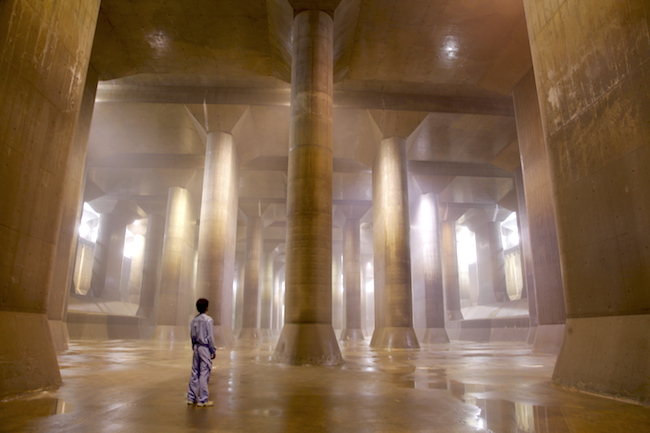 外国人もビビった。東京近郊に実在する、巨大な地下神殿に潜入取材