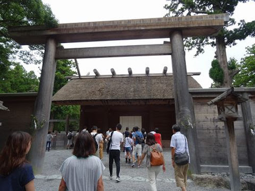 牛丼は人気チェーン店だけのものじゃない。伊勢の老舗で味わう1000円牛丼