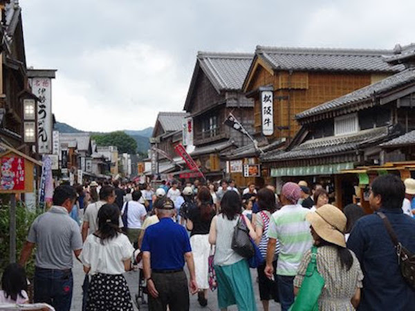 牛丼は人気チェーン店だけのものじゃない。伊勢の老舗で味わう1000円牛丼