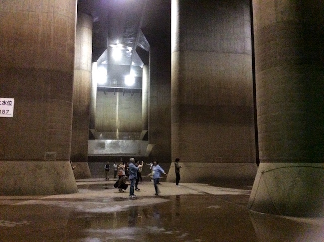 外国人もビビった。東京近郊に実在する、巨大な地下神殿に潜入取材