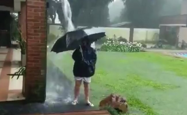 落雷 動画 海外