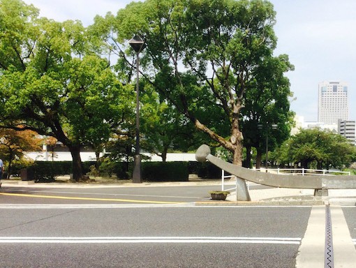 平和を願う広島の街に溶け込んだ、巨匠イサム・ノグチの斬新な欄干