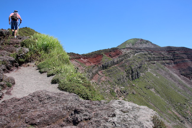 坂本龍馬も登った、天孫降臨の地として知られる「高千穂峰」へ