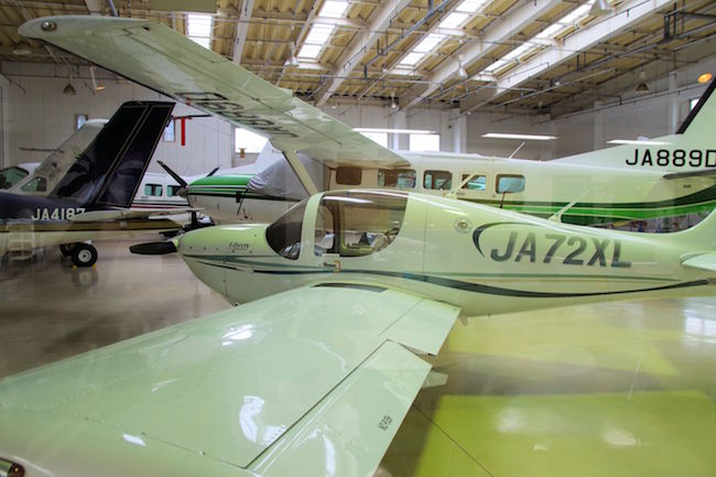 現役飛行機の間近で食事ができる調布「プロペラカフェ」に潜入